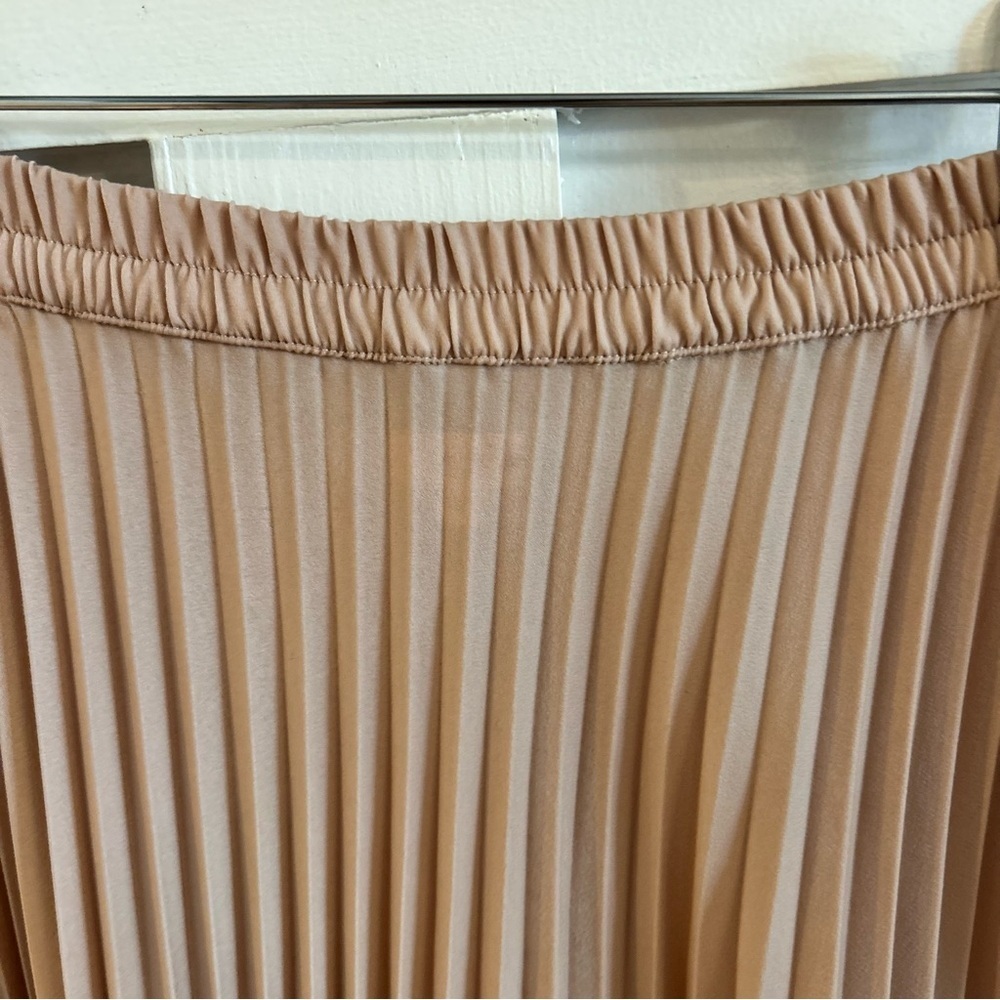 Xirena "Sienna" Pink Pleated Skirt, size Medium - Picture 4 of 5